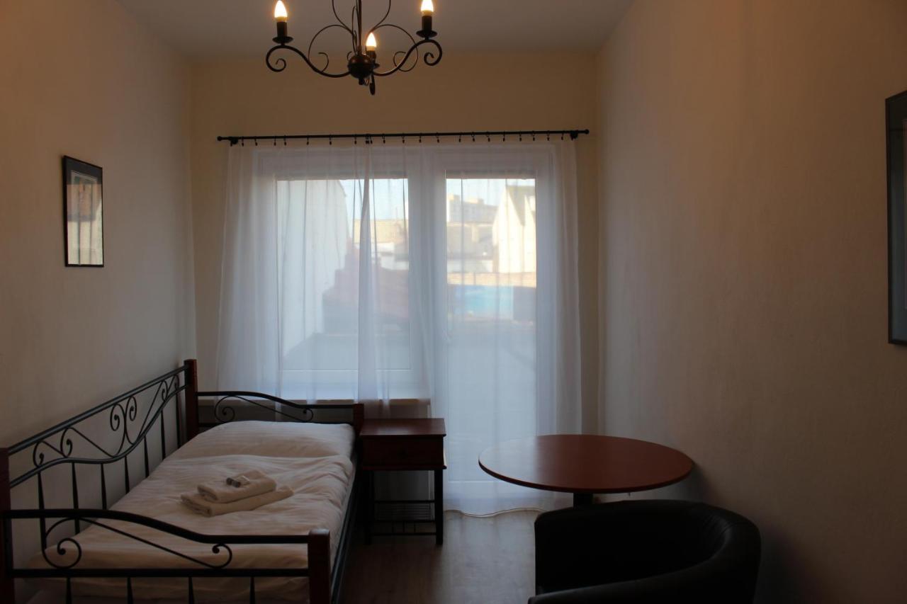 Hotel Cerny Kun Лоуни Екстер'єр фото