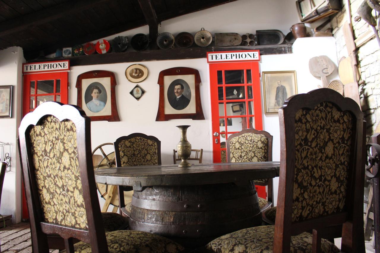 Hotel Cerny Kun Лоуни Екстер'єр фото